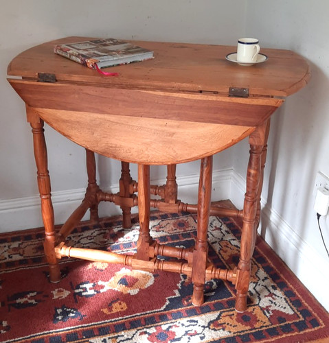 Vintage walnut round - , drop